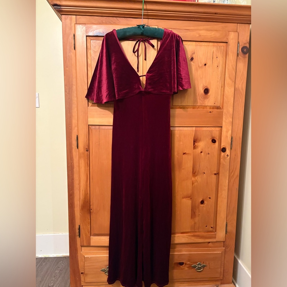 Burgundy red velvet jumpsuit. Flowy cap sleeve wide leg NWT